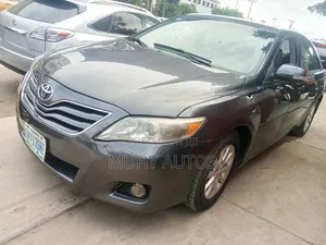Toyota Camry XLE V6 4dr Sedan (3.5L 6cyl 6AM) 2010 Gray