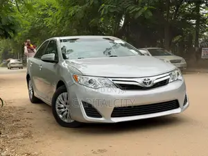 Toyota Camry LE 4dr Sedan (2.5L 4cyl 6A) 2013 Silver