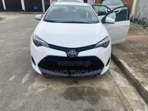 Toyota Corolla 2018 White
