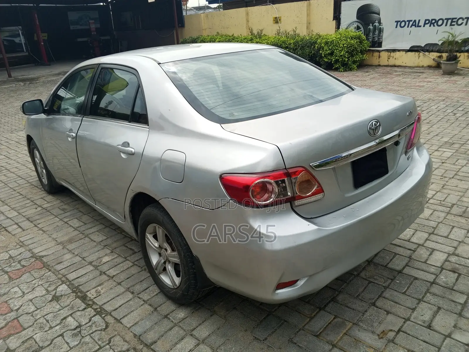 Toyota Corolla 2010 Silver