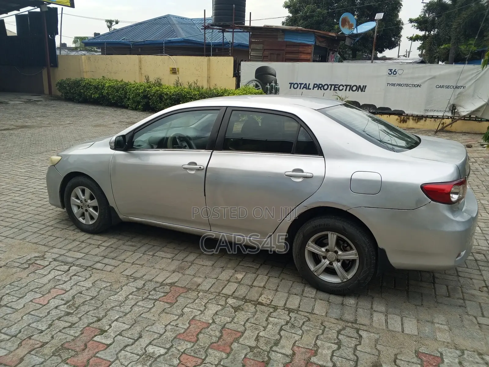 Toyota Corolla 2010 Silver