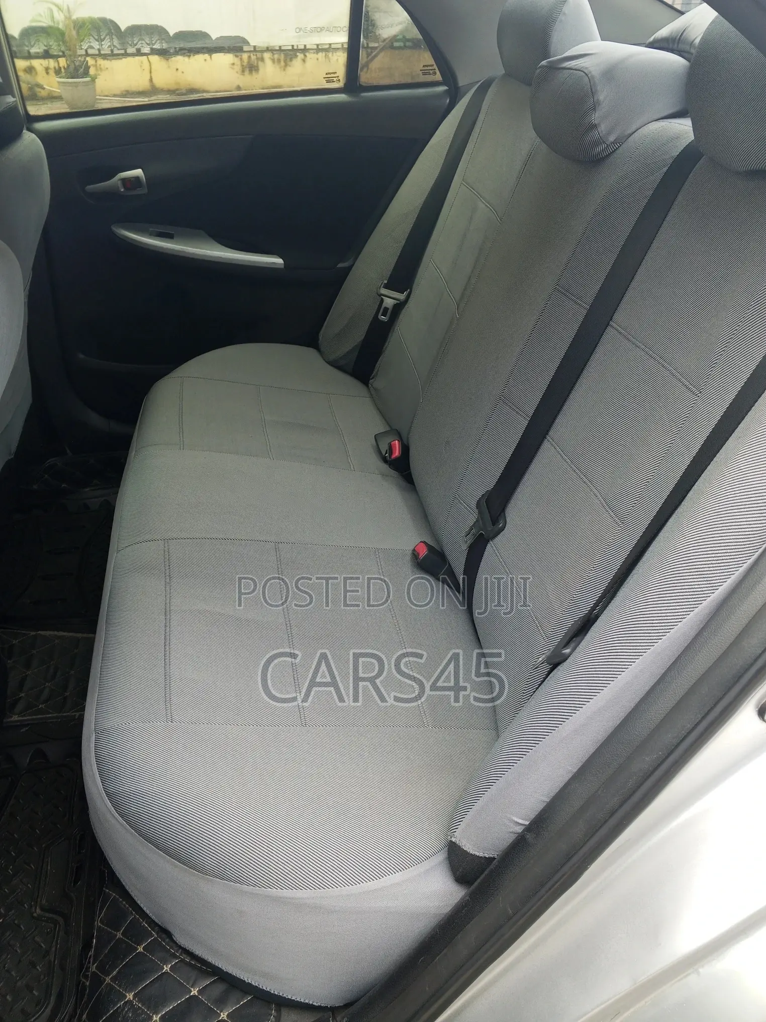Toyota Corolla 2010 Silver