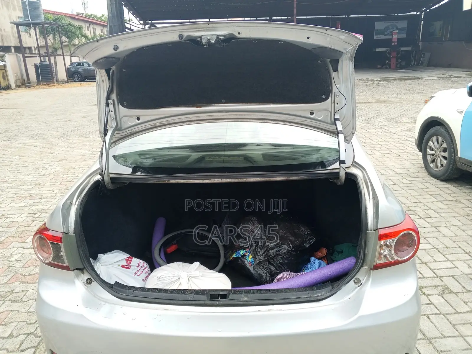 Toyota Corolla 2010 Silver