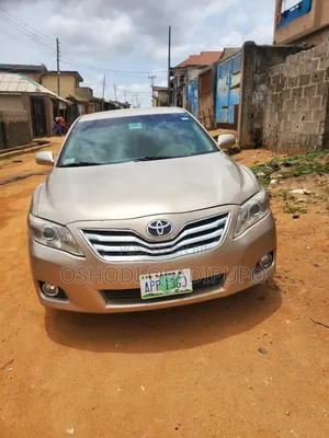 Toyota Camry LE 4dr Sedan (2.4L 4cyl 5A) 2009 Gold