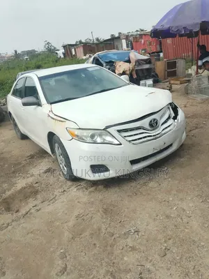 Toyota Camry LE 4dr Sedan (2.5L 4cyl 6A) 2011 White