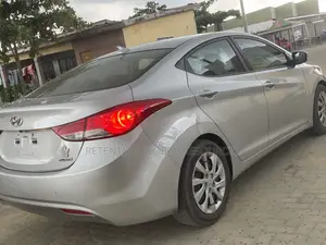 Hyundai Elantra Limited Sedan FWD (1.8L 4cyl 6A) 2013 Silver