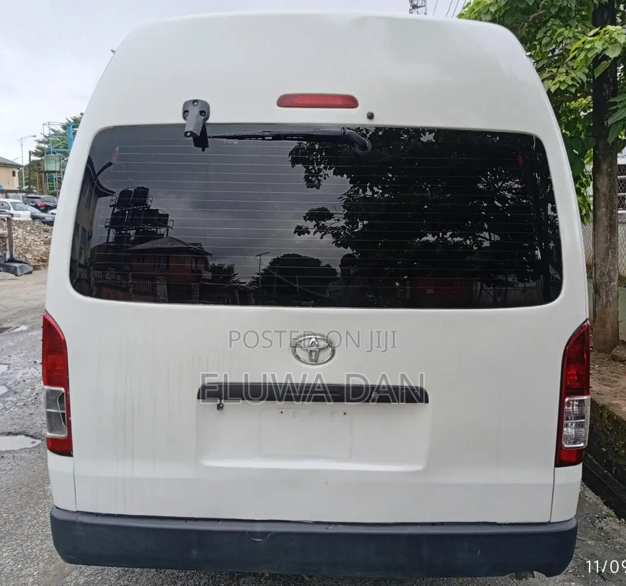 Toyota HiAce 2013 White