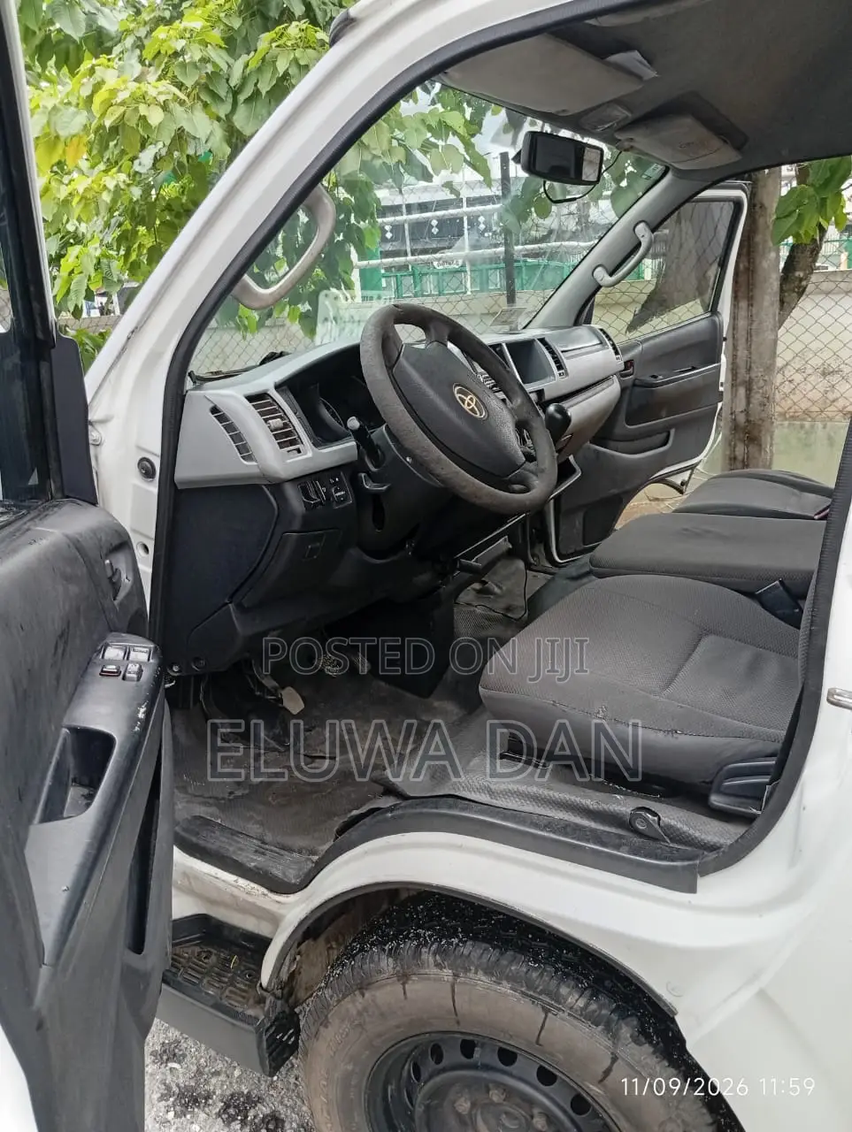 Toyota HiAce 2013 White