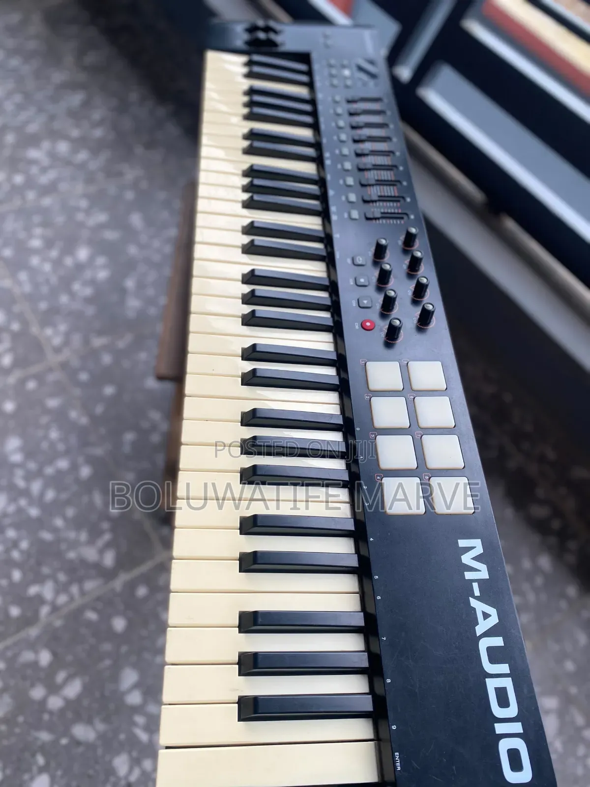 M Audio - Oxygen61 Studio Keyboard