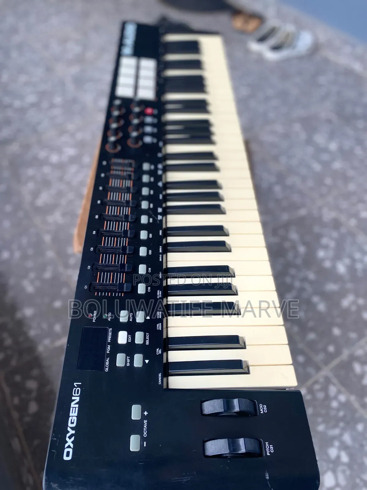 M Audio - Oxygen61 Studio Keyboard