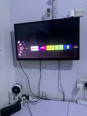 HITACHI 32 Smart TV