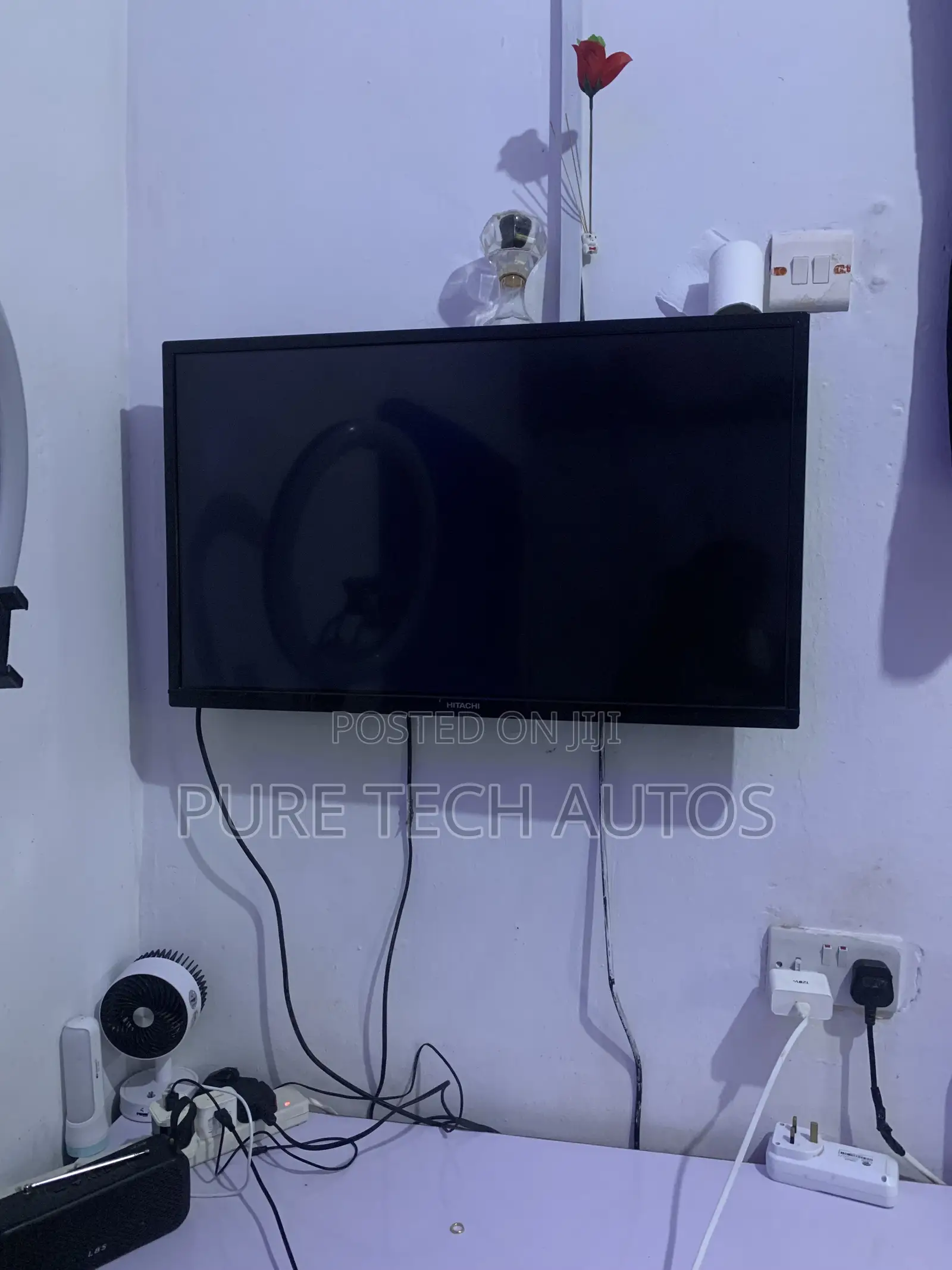 HITACHI 32 Smart TV