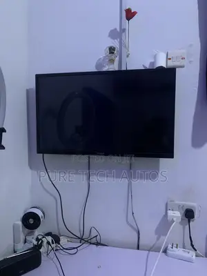 HITACHI 32 Smart TV