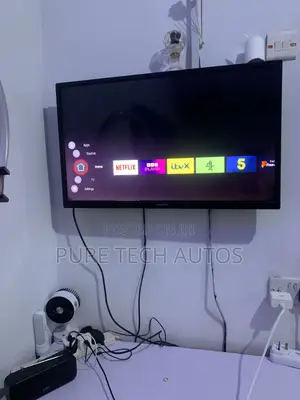 HITACHI 32 Smart TV