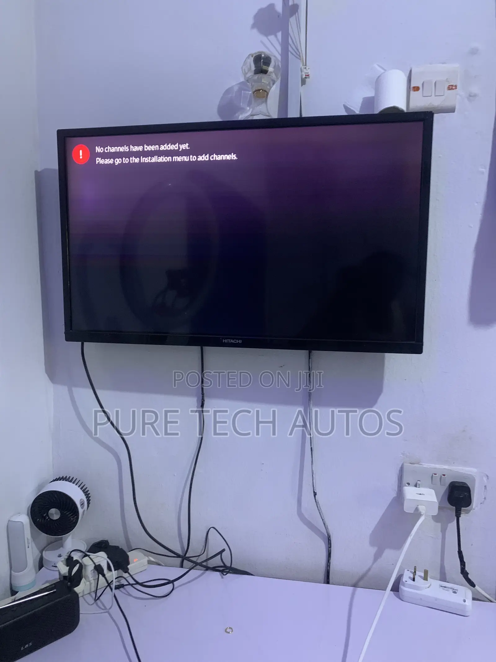 HITACHI 32 Smart TV