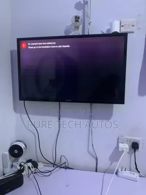 HITACHI 32 Smart TV