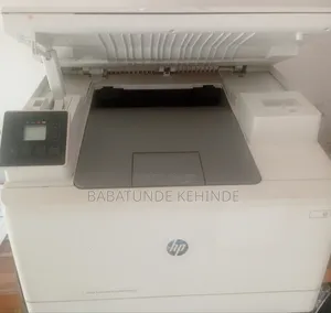 Colo LaserJet Pro MFP M182n