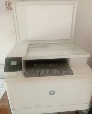 Colo LaserJet Pro MFP M182n