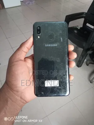 Samsung Galaxy A20 32 GB Black