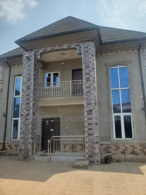 6bdrm Duplex in Oshimili South for sale
