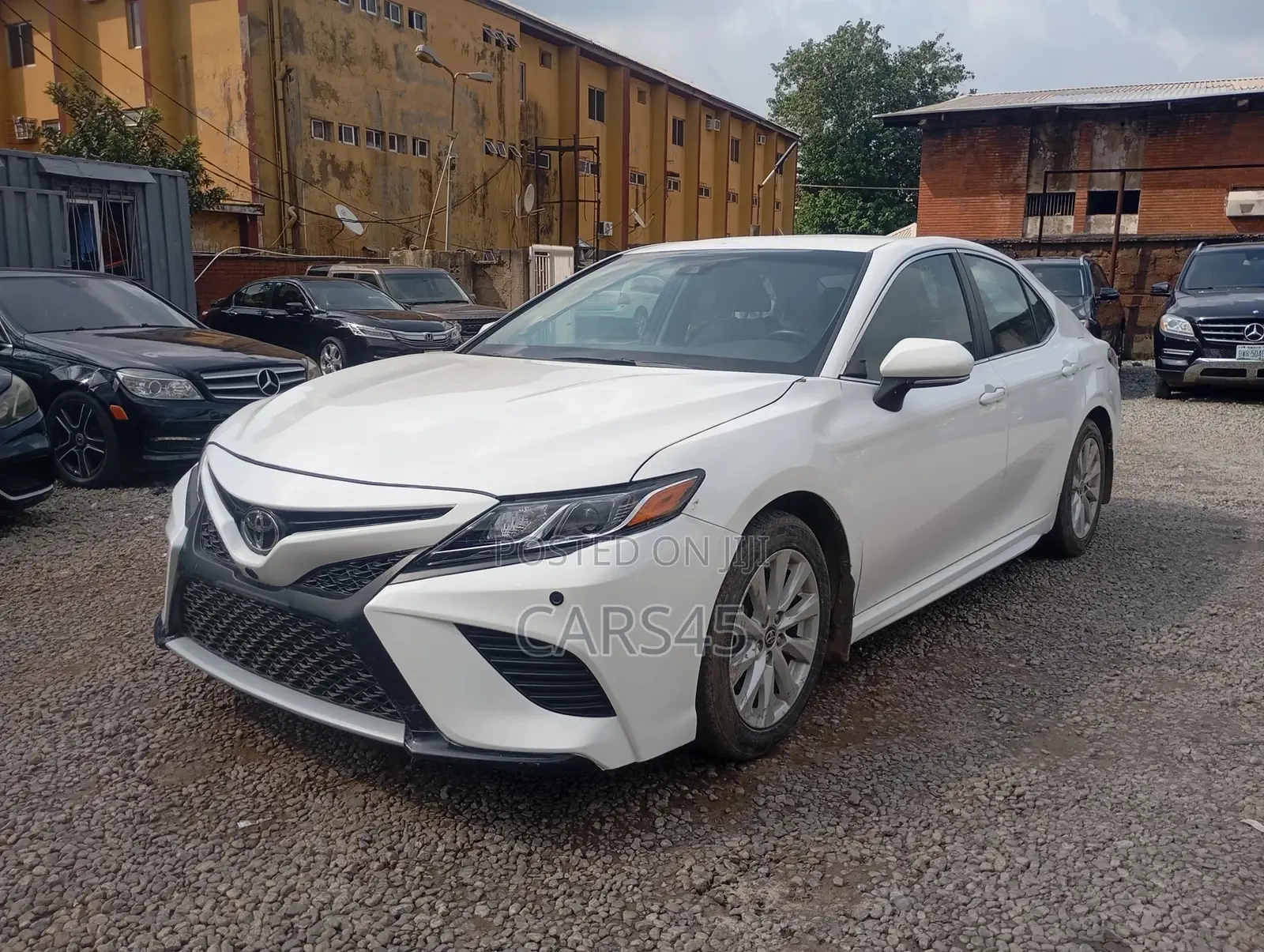 Toyota Camry 2018 White