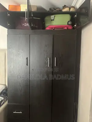 Neatly Used Wardrobe for Sale in FHA LUGBE
