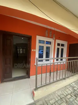 3bdrm Apartment in Chevron for rent