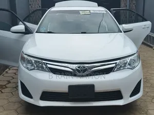Toyota Camry LE 4dr Sedan (2.5L 4cyl 6A) 2013 White