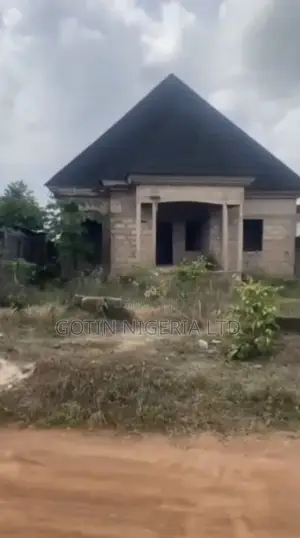 4bdrm Bungalow in Benin City for sale
