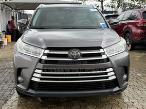 Toyota Highlander XLE 2019 Gray