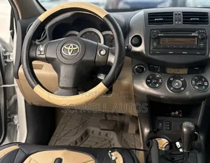 Toyota RAV4 2012 White