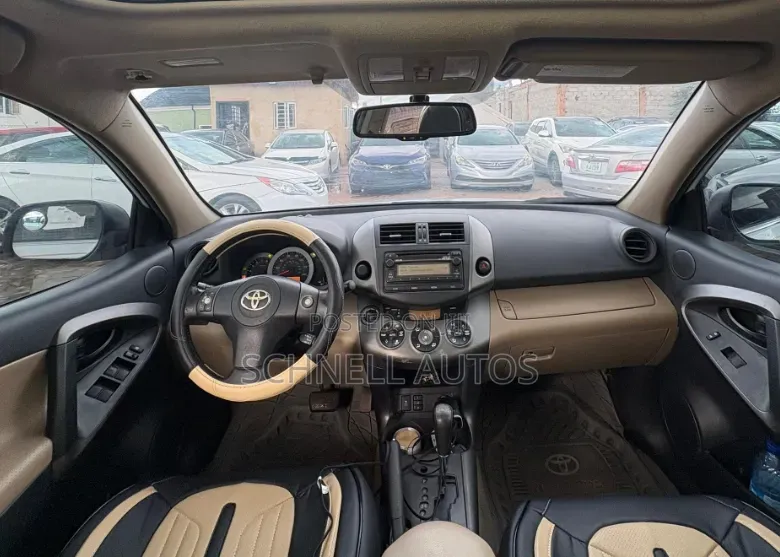 Toyota RAV4 2012 White