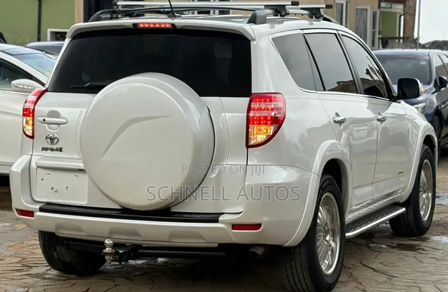 Toyota RAV4 2012 White