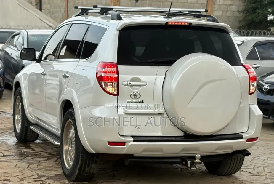 Toyota RAV4 2012 White