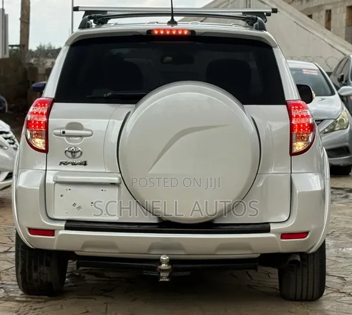 Toyota RAV4 2012 White