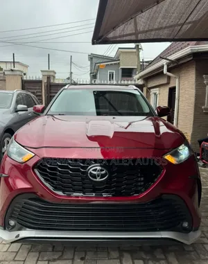 Toyota Highlander XLE 2021 Burgundy