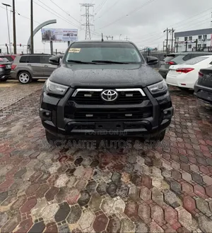 Toyota Hilux 2022 Black