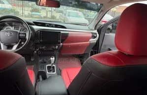 Toyota Hilux 2022 Black