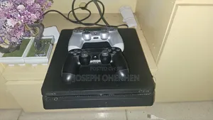 Ps4 Slim With 2 Controllers and 2 Games