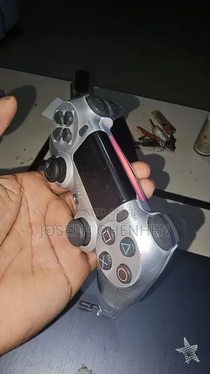 PS4 Controller Follow Come