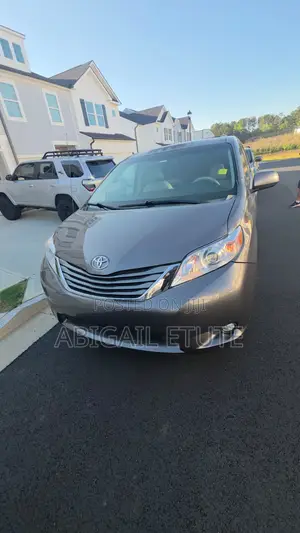 Toyota Sienna XLE 8 Passenger 2011 Gray