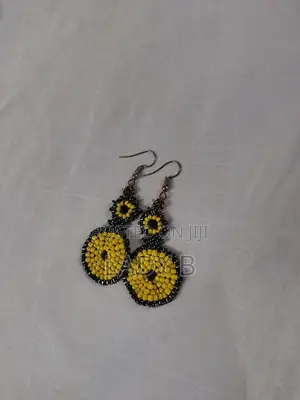 Trendy Dangling Earthy Sunflower-Inspired Beaded Earrings