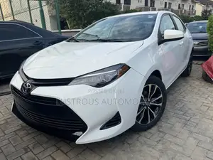 Toyota Corolla LE 4dr Sedan (1.8L 4cyl CVT) 2017 White
