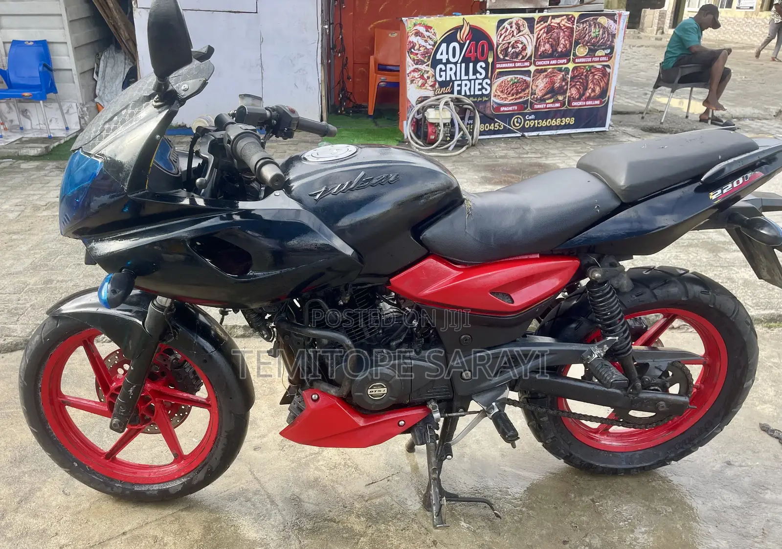 Bajaj Pulsar 220 F 2023