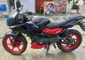 Bajaj Pulsar 220 F 2023