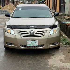 Toyota Camry XLE V6 4dr Sedan (3.5L 6cyl 6AM) 2008 Gold