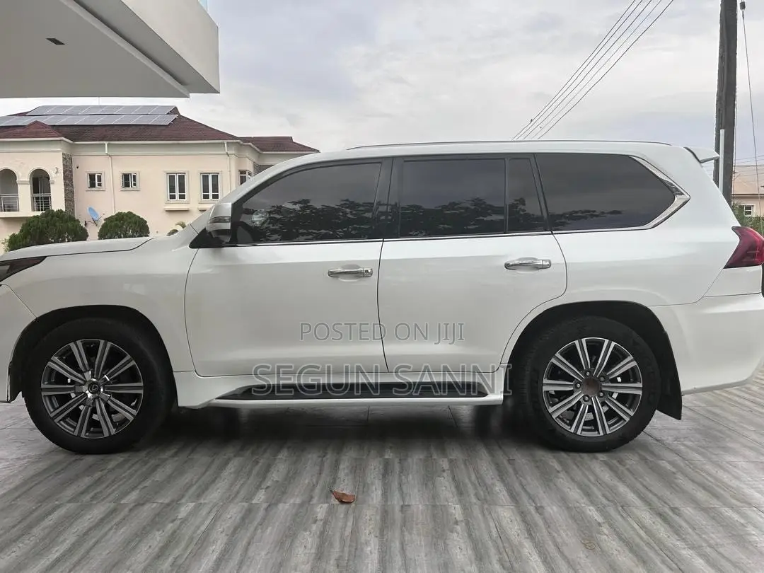 Lexus LX 570 AWD 2016 White