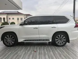 Lexus LX 570 AWD 2016 White