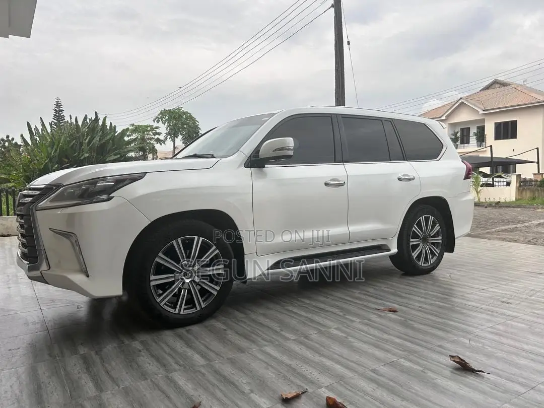 Lexus LX 570 AWD 2016 White