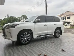 Lexus LX 570 AWD 2016 White